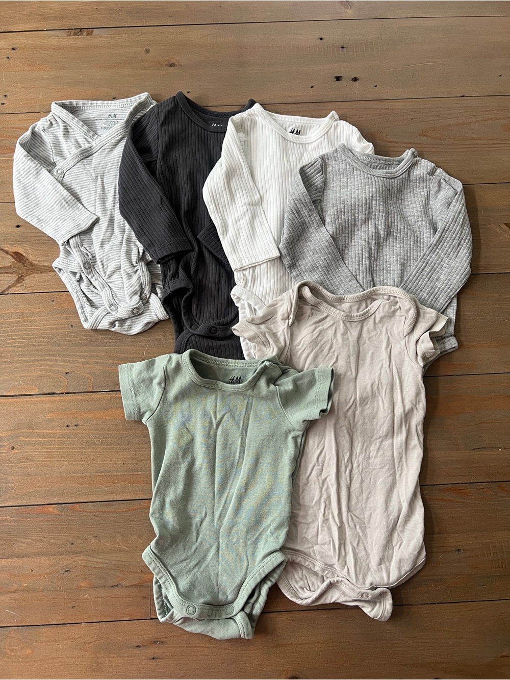 H&M and Kyte BABY Onesie/Bodysuit Set - 3-6 Months